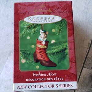 NWT - 2000 Fashion Afoot #1 - Mouse in a Shoe Hallmark Keepsake Ornament